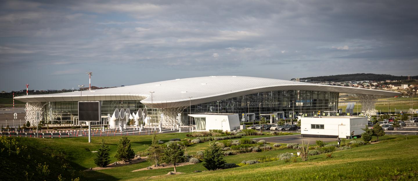 Аэропорт Геленджик проводит традиционную акцию для ветеранов Великой Отечественной войны в честь 86-летия Победы